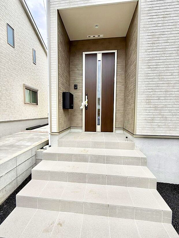 ■ 心地よい暮らしへとつながる、温かい玄関