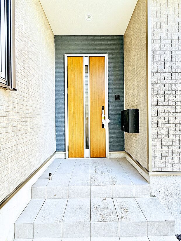 ■ 家族とゲストをやさしく迎える、心温まる玄関