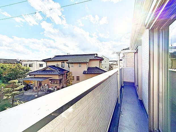 ■ 自然を身近に感じる、開放的なバルコニー