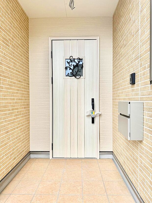 ■ 家族とゲストをやさしく迎える、心温まる玄関