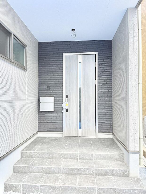 ■ 家族とゲストをやさしく迎える、心温まる玄関