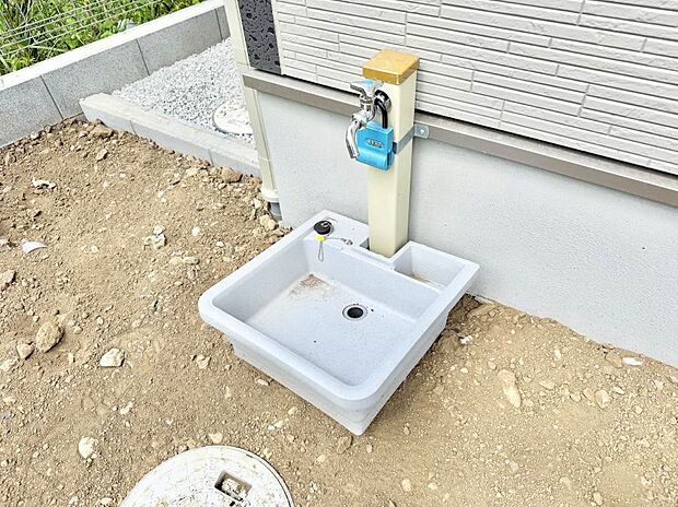 ■ガーデニングや洗車などの際に大活躍な屋外立水栓