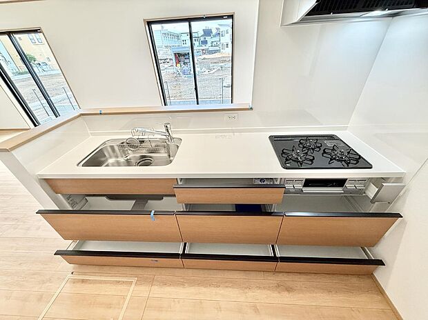 ■シンプルで機能的、毎日使いやすいキッチン