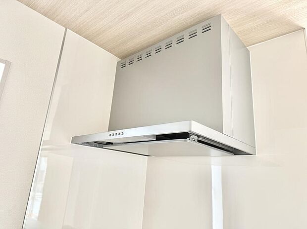 ■フードに覆われている為、匂いが換気扇に誘導され、効率的に排煙ができます