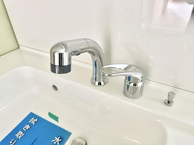 ■細かい部分まで洗いやすく便利なハンドシャワー付き