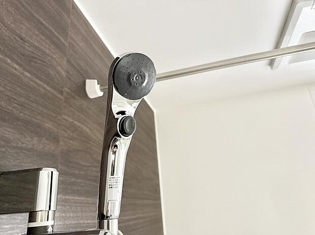 ■わざわざシャワー水栓のレバーまで手を伸ばす必要がなく、簡単に止水できる