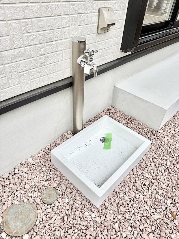 ■ガーデニングや洗車などの際に大活躍な屋外立水栓  