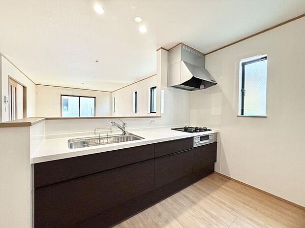 ■シンプルで機能的、毎日使いやすいキッチン