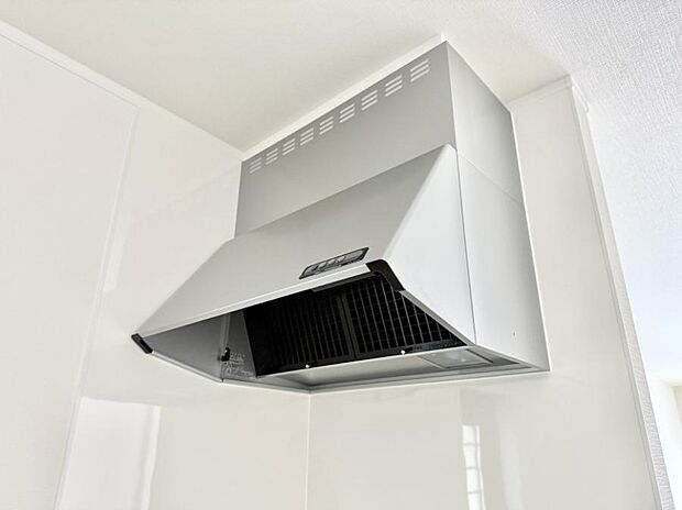 ■フードに覆われている為、匂いが換気扇に誘導され、効率的に排煙ができます