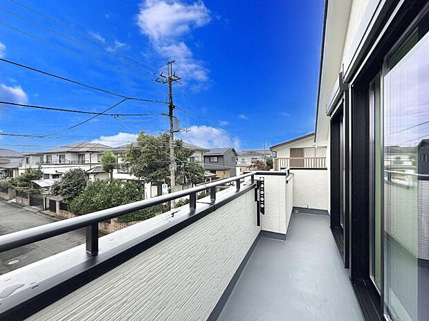 ■ 自然を身近に感じる、開放的なバルコニー