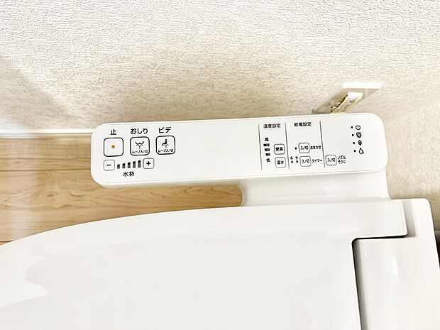 ■温水洗浄で快適、清潔感が保たれるシャワートイレ