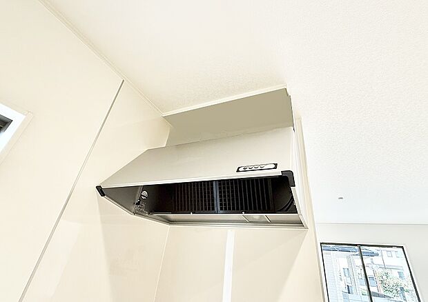 ■3口コンロのシステムキッチンで料理の手順もスムーズに