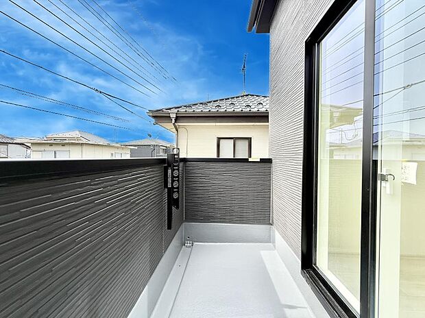 1号棟 ■ 季節の移ろいを感じられる開放的な空間です