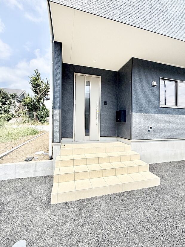 ■ 家族とゲストをやさしく迎える、心温まる玄関