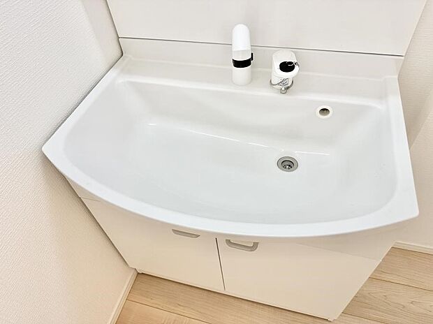 ■細かい部分まで洗いやすく便利なハンドシャワー付き