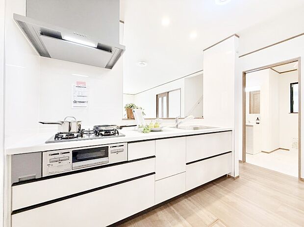 ■シンプルで美しく心地よい時間を生むキッチン空間