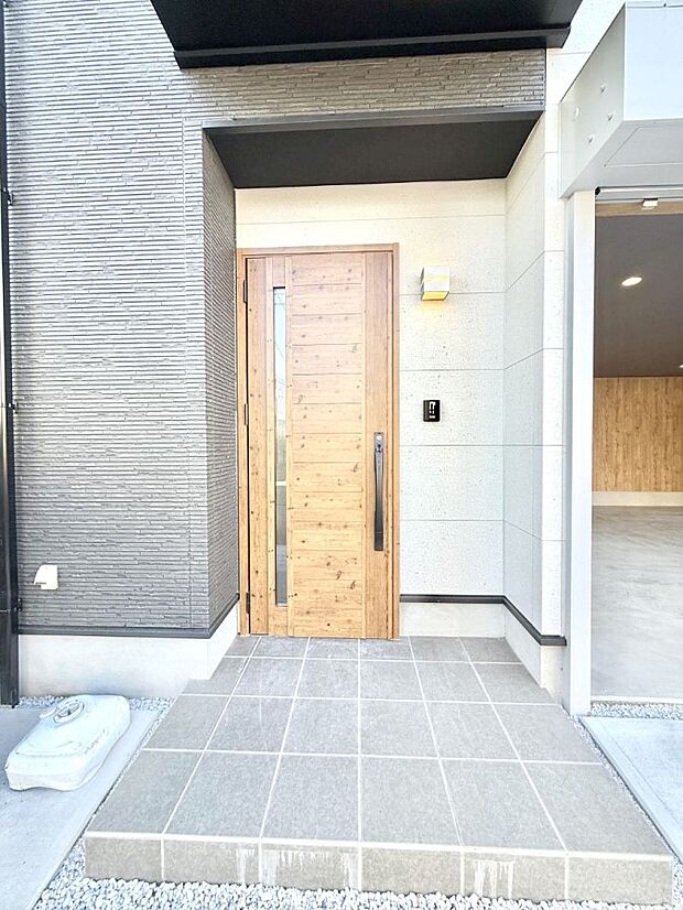 ■ 心地よい暮らしへとつながる、温かい玄関