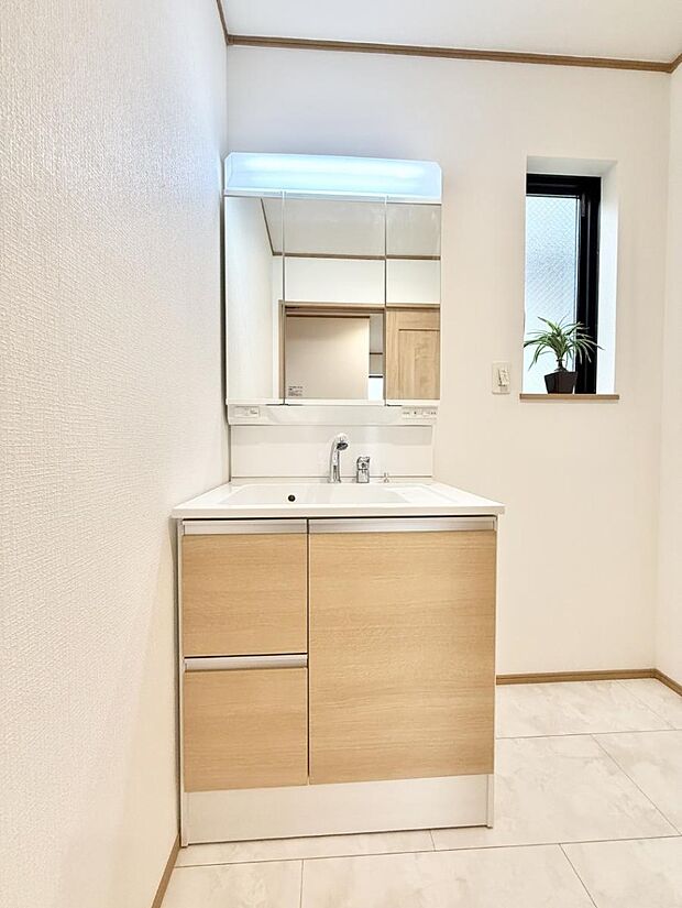 ■明るい洗面所は毎朝の歯磨きも楽しくできちゃいそうです♪