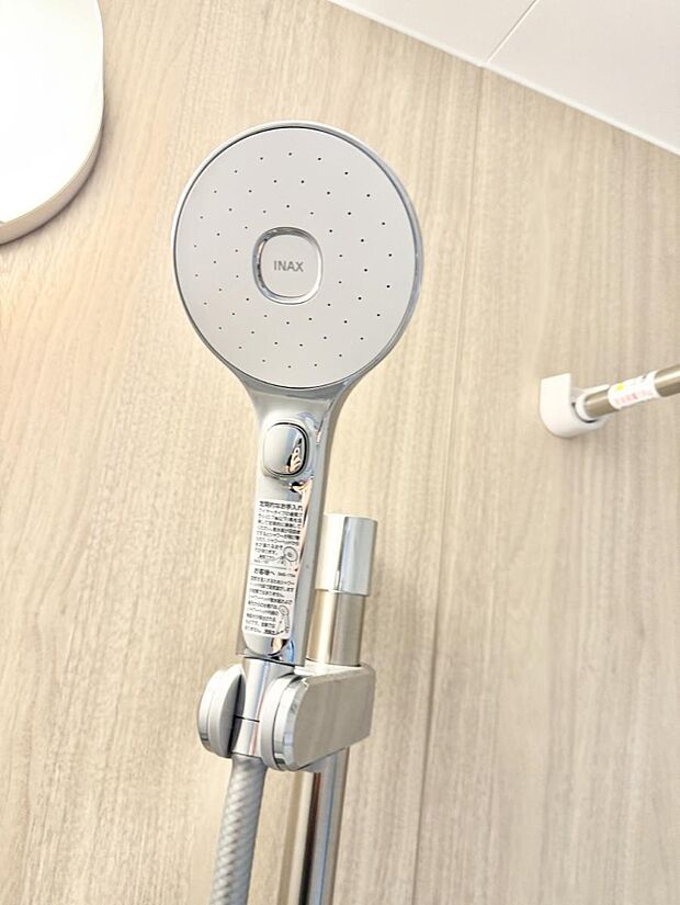 ■手元で簡単に止水できるため、水の無駄遣いを減らすことができます。