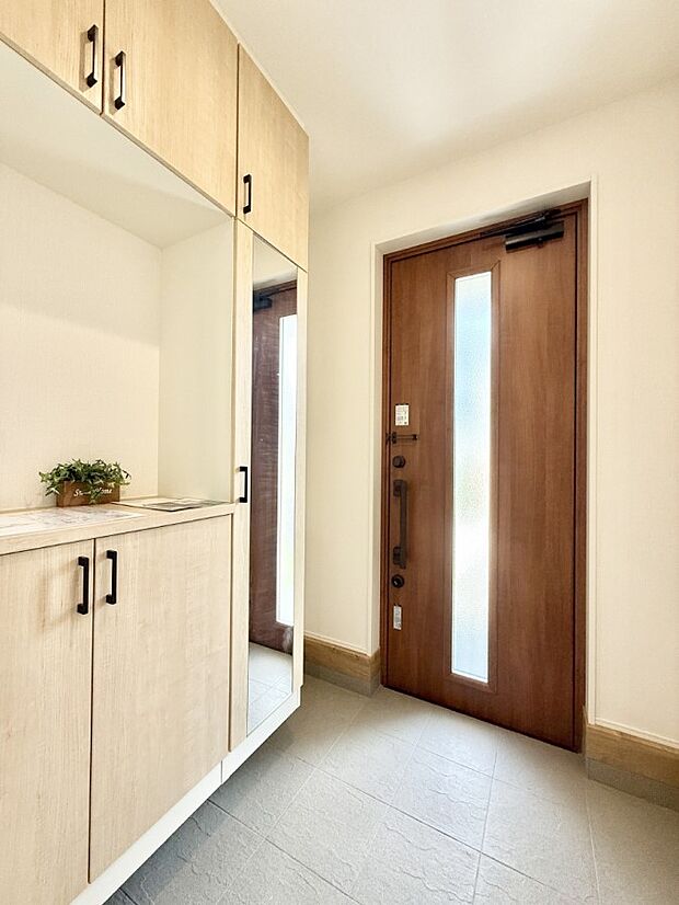 ■ 毎日を気持ちよく迎える、明るく温もりのある玄関