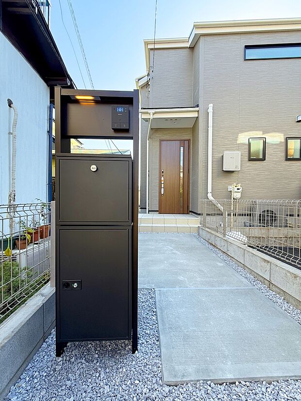 ■ シンプルで美しく、住まいの第一印象を彩る玄関です