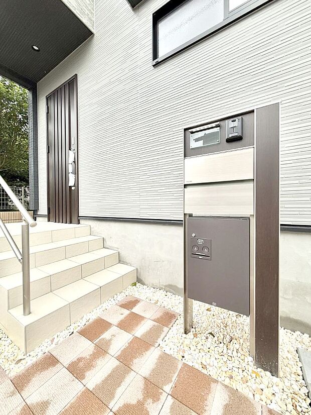 ■ 心地よい暮らしへとつながる、温かい玄関