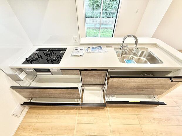 ■シンプルで機能的、毎日使いやすいキッチン