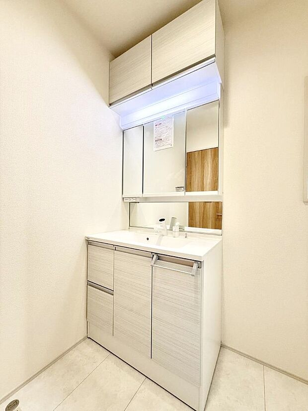 ■明るい洗面所は毎朝の歯磨きも楽しくできちゃいそうです♪