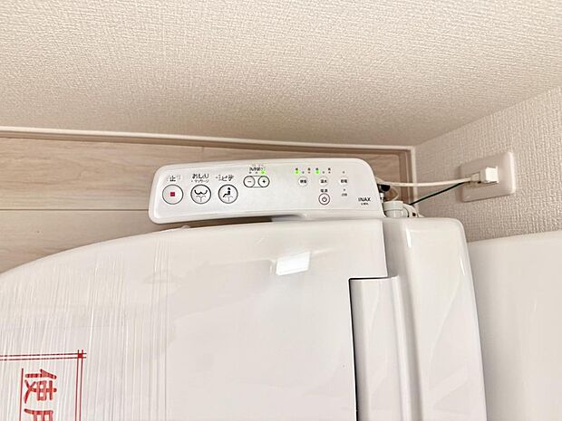 ■温水洗浄で快適、清潔感が保たれるシャワートイレ