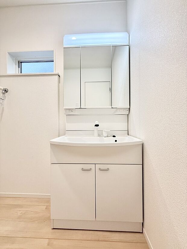 ■明るい洗面所は毎朝の歯磨きも楽しくできちゃいそうです♪