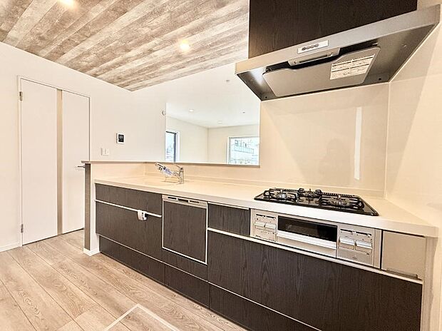 ■家族の絆を深める、温もりのあるキッチン