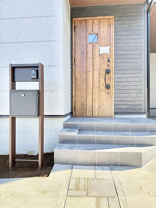 ■ 心地よい暮らしへとつながる、温かい玄関