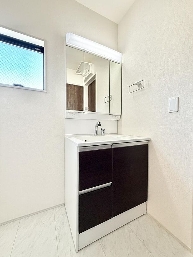 ■明るい洗面所は毎朝の歯磨きも楽しくできちゃいそうです♪