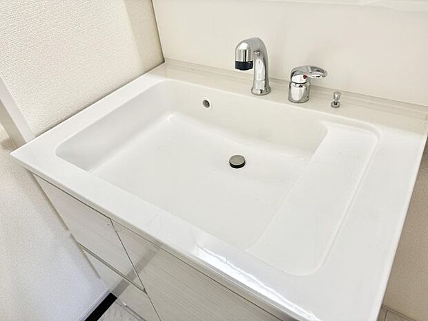 ■細かい部分まで洗いやすく便利なハンドシャワー付き