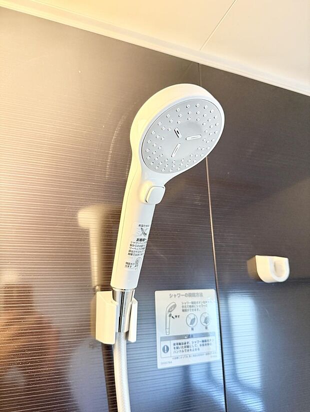 ■わざわざシャワー水栓のレバーまで手を伸ばす必要がなく、簡単に止水できる