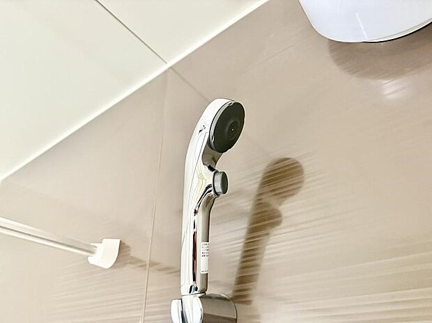 ■手元で簡単に止水できるため、水の無駄遣いを減らすことができます。