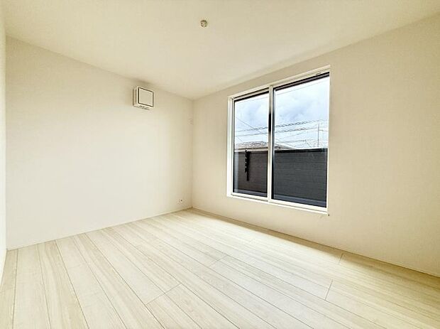 ■シンプルな空間で、収納付きベッドやデスクなど、多機能な家具を活用しやすいです