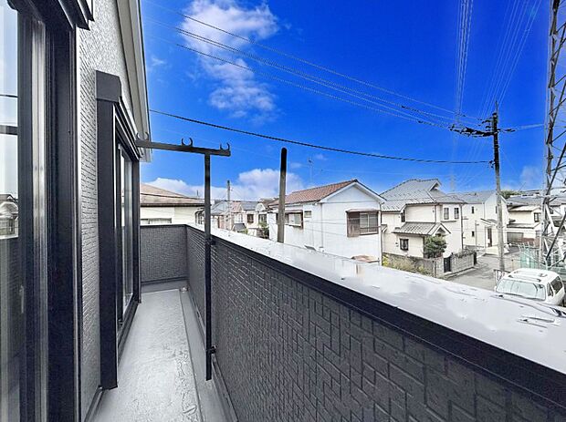 ■ 自然を身近に感じる、開放的なバルコニー