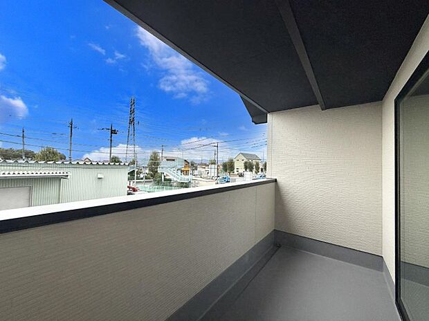 ■ 自然を身近に感じる、開放的なバルコニー