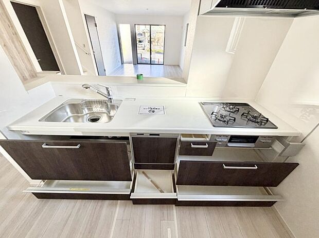 ■シンプルで機能的、毎日使いやすいキッチン