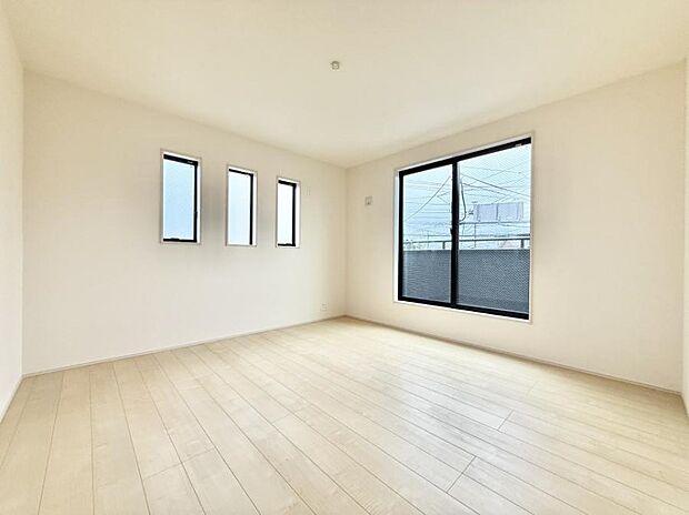 ■シンプルな空間で、収納付きベッドやデスクなど、多機能な家具を活用しやすいです