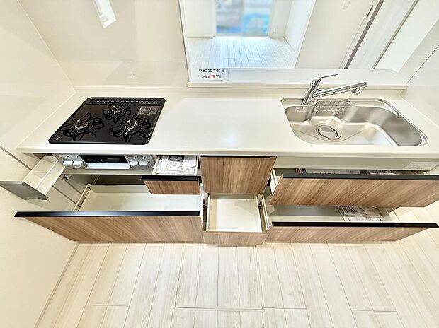 ■家族の絆を深める、温もりのあるキッチン