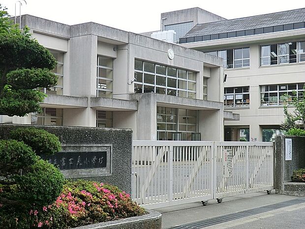 小学校 500m 東村山市立富士見小学校