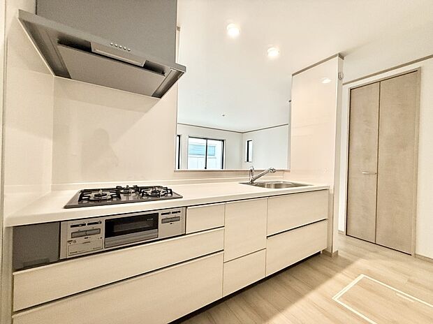 ■シンプルで機能的、毎日使いやすいキッチン