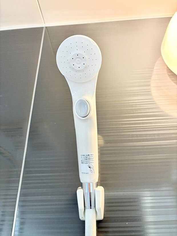 ■手元で簡単に止水できるため、水の無駄遣いを減らすことができます。