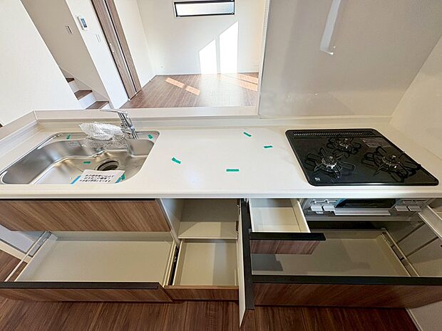 ■シンプルで機能的、毎日使いやすいキッチン