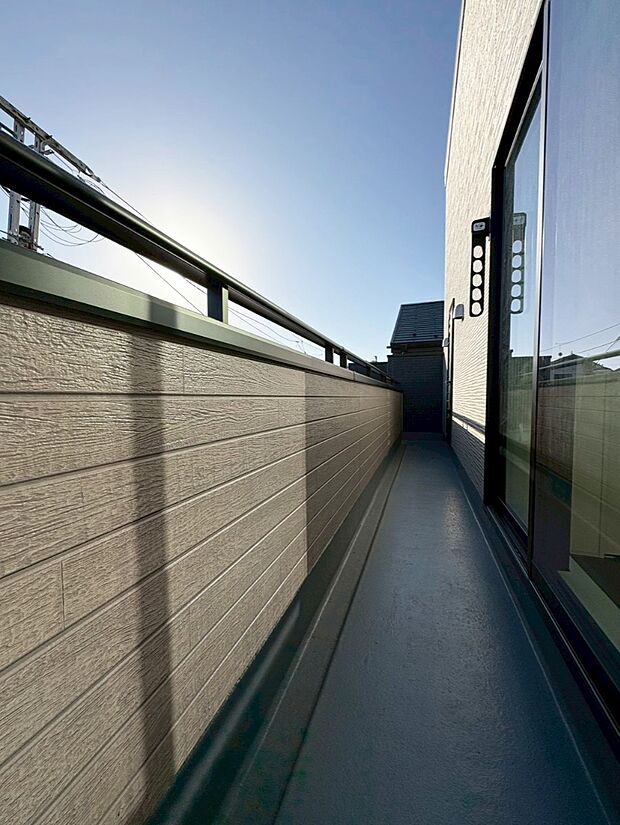 ■ 心地よい風と光を感じる、くつろぎのバルコニー