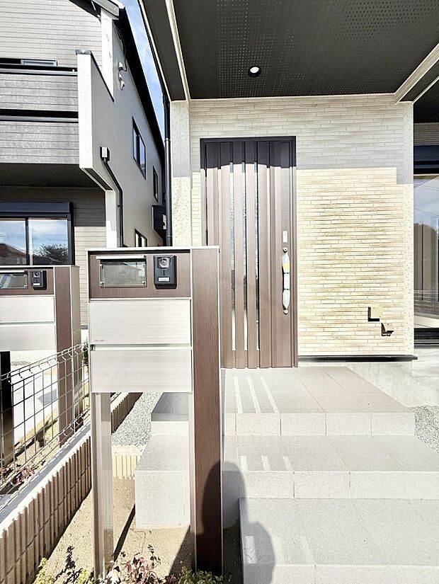 ■ 心地よい暮らしへとつながる、温かい玄関