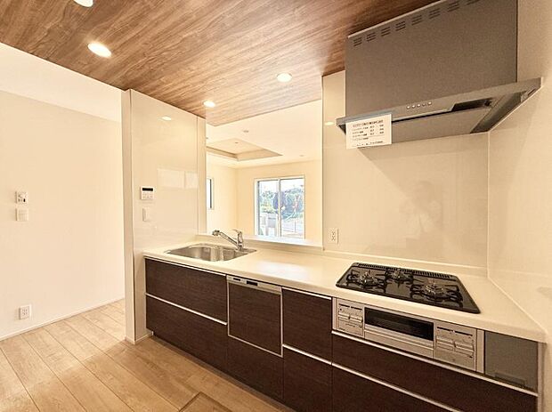 ■シンプルで機能的、毎日使いやすいキッチン