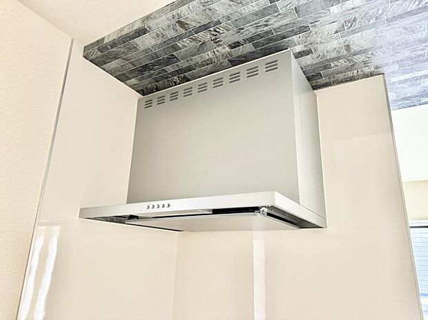 ■フードに覆われている為、匂いが換気扇に誘導され、効率的に排煙ができます